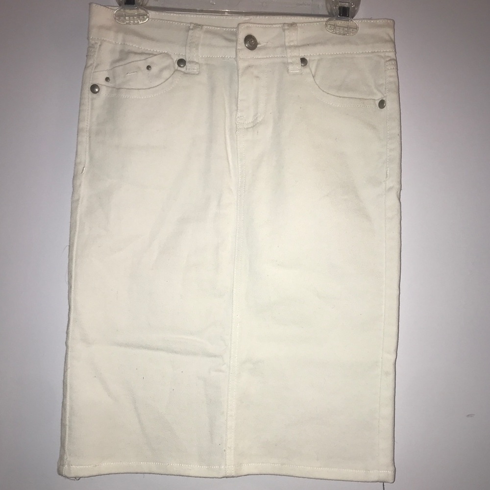 WEAR & FLAIR white denim skirt